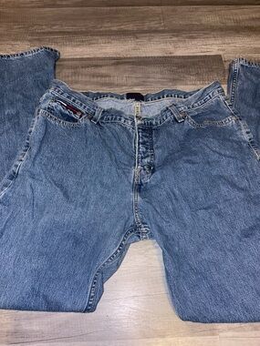 Tommy Hilfiger Women's Straight Leg Jeans in Light Blue Denim